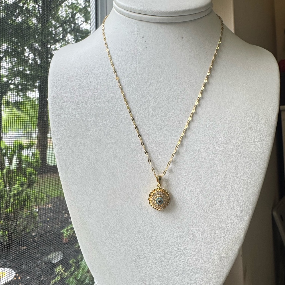Elegant Gold Necklace with Blue Gemstone - Picture 2 of 9